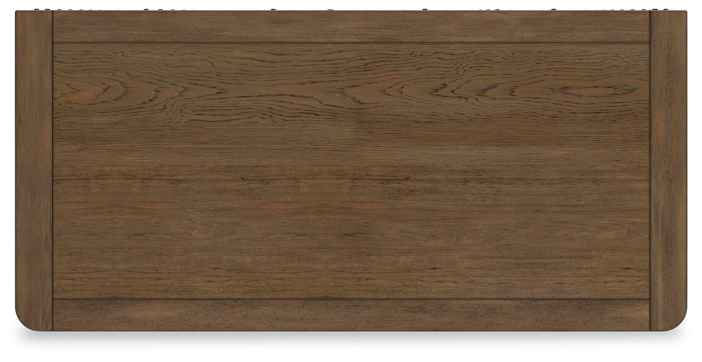 Cama Caballynn tamaño King con cabecero y almacenaje, tocador con espejo, cómoda y mesita de noche.