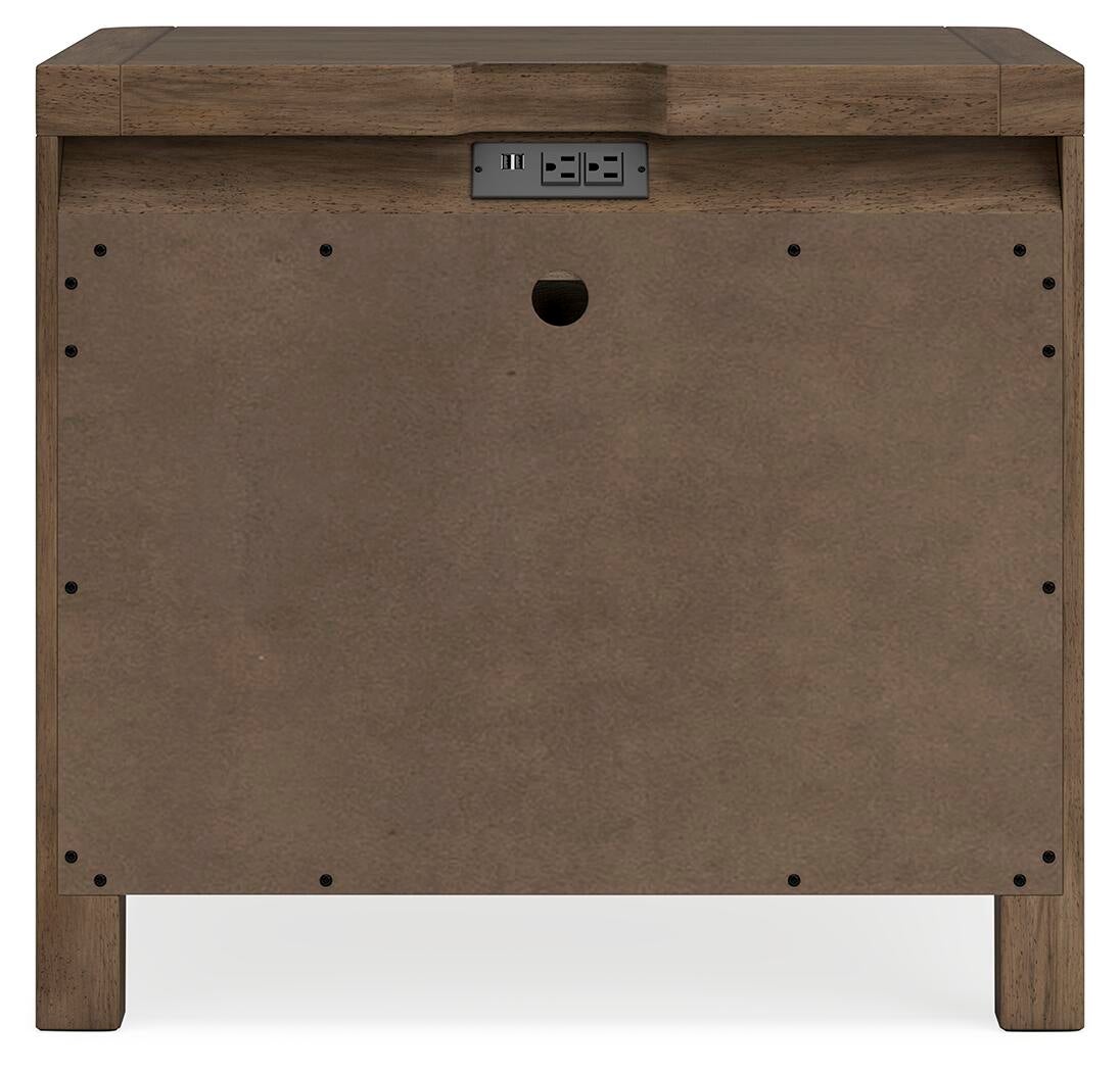 Cama Caballynn tamaño King con cabecero y almacenaje, tocador con espejo, cómoda y mesita de noche.