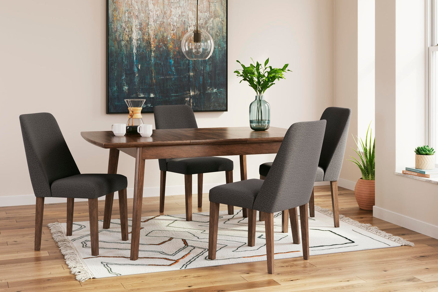 Mesa de comedor Lyncott y 4 sillas