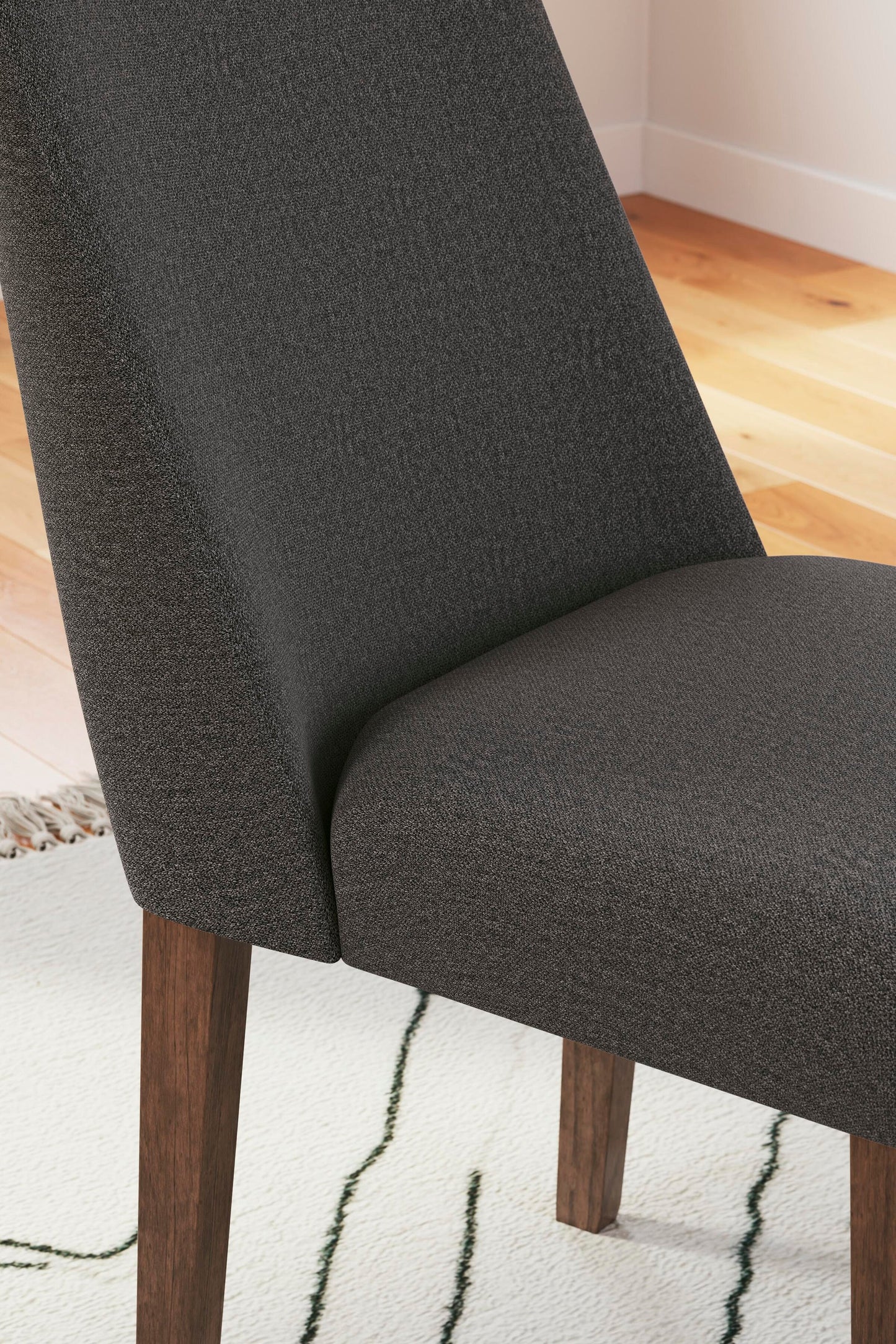 Mesa de comedor Lyncott y 4 sillas