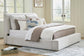 Cama tapizada Cabalynn tamaño California King con tocador y mesita de noche con espejo