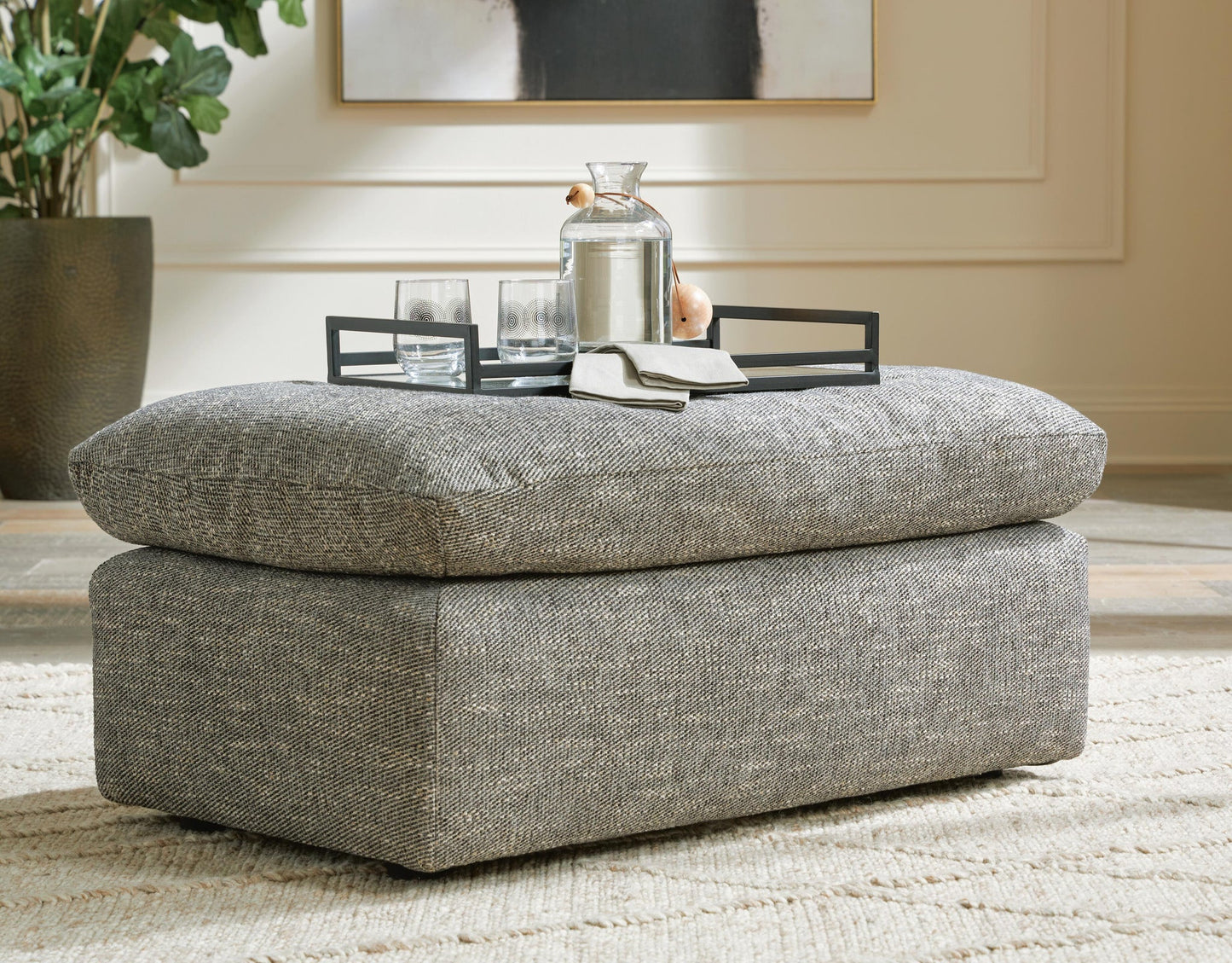 Sillón y otomana dramáticos