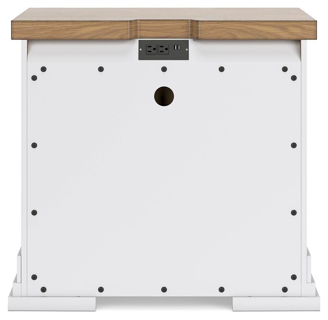 Cama Ashbryn King con cabecero, tocador con espejo, cómoda y mesita de noche.