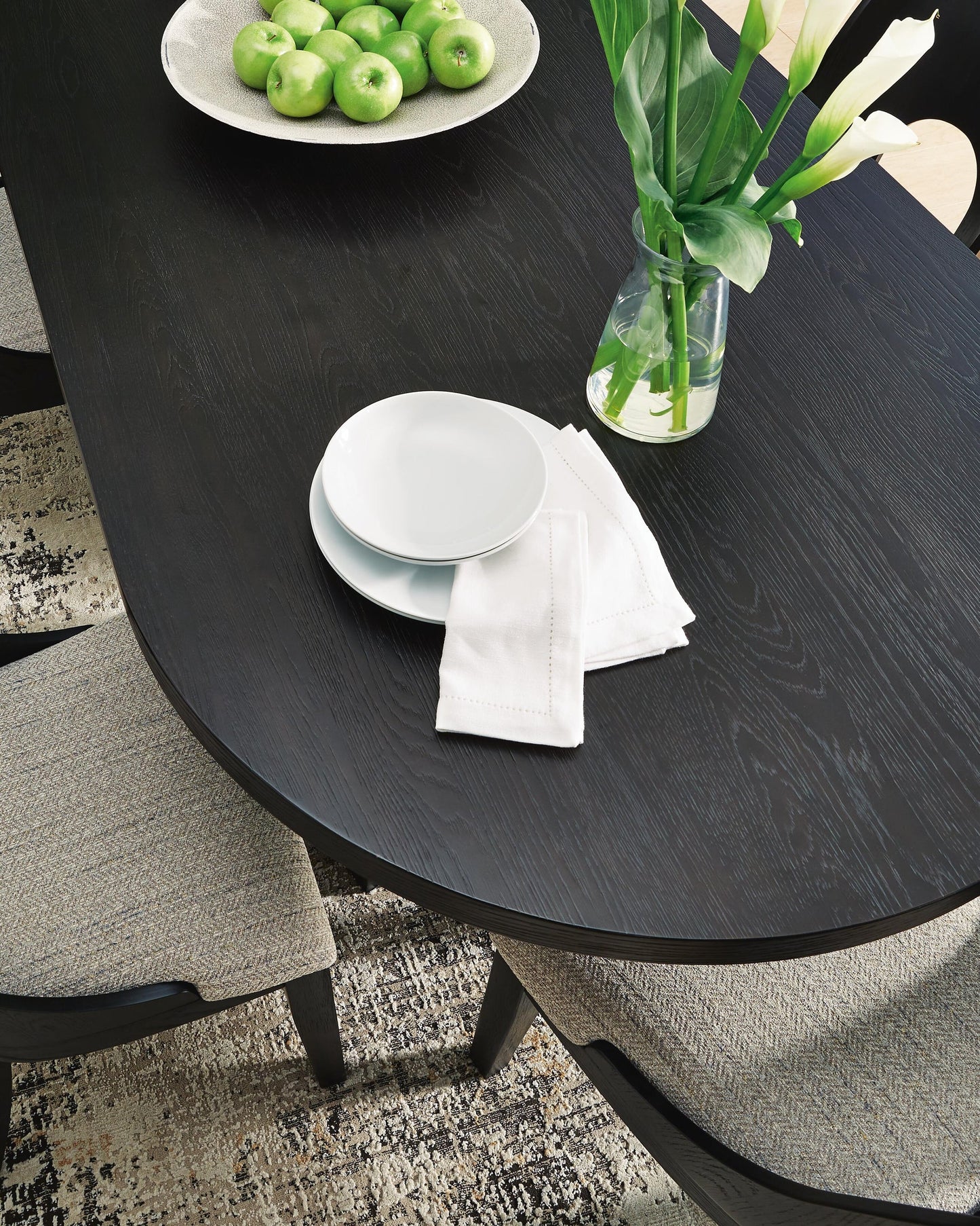 Mesa de comedor Rowanbeck y 4 sillas