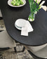 Mesa de comedor Rowanbeck y 4 sillas