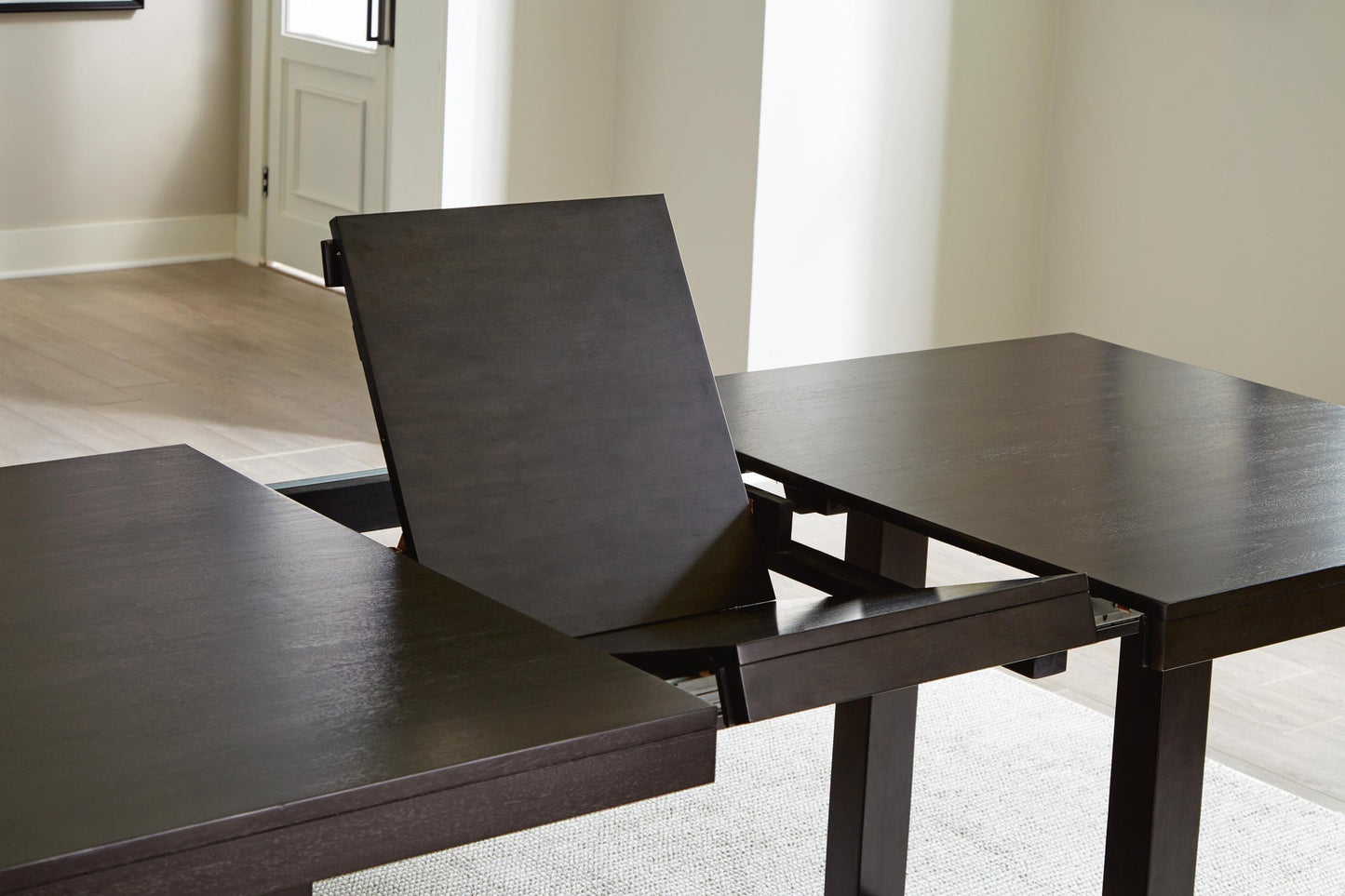 Mesa de comedor Neymorton y 10 sillas