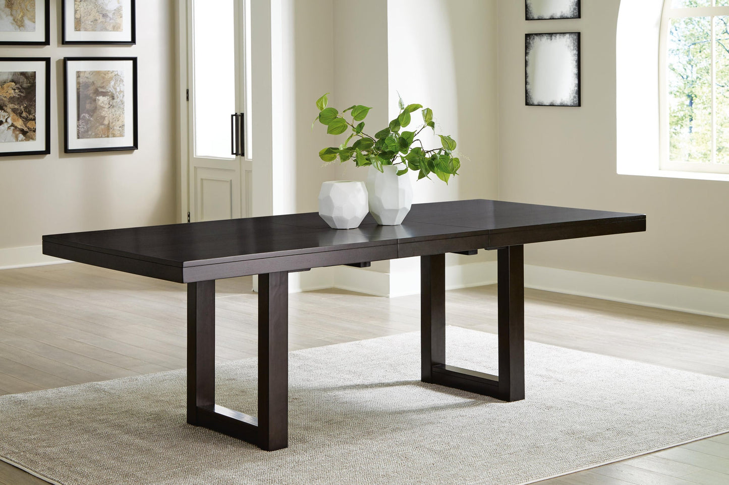 Mesa de comedor Neymorton y 10 sillas