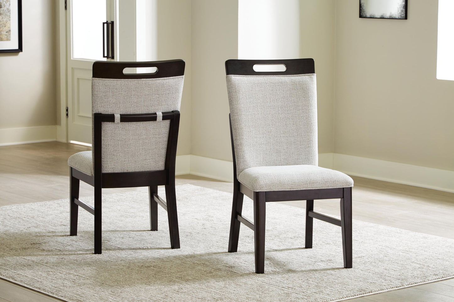 Mesa de comedor Neymorton y 10 sillas