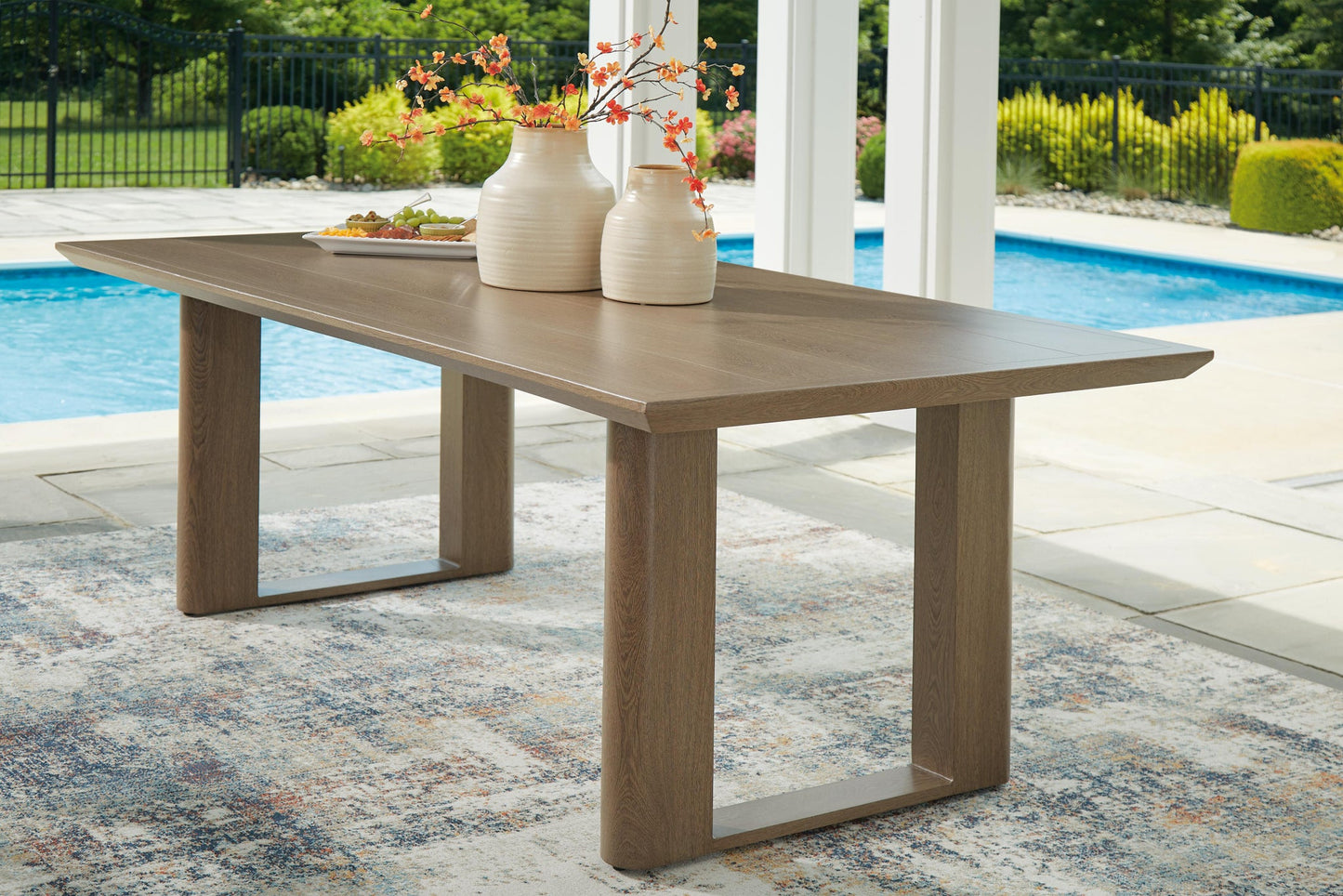 Mesa de comedor rectangular Serene Bay con opción UMB