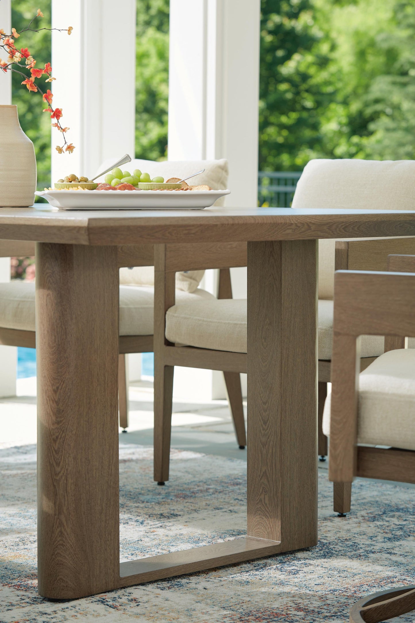 Mesa de comedor rectangular Serene Bay con opción UMB