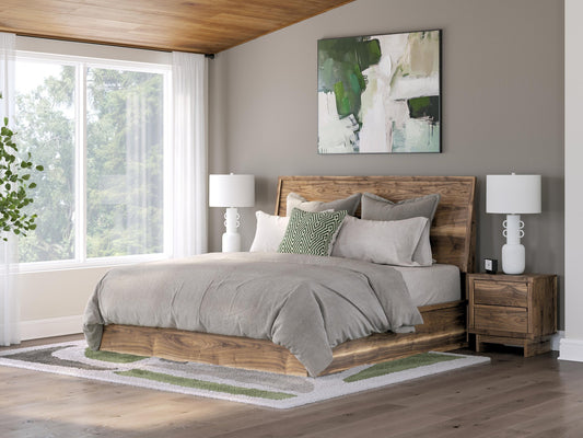 Cama con panel tamaño king Chirason
